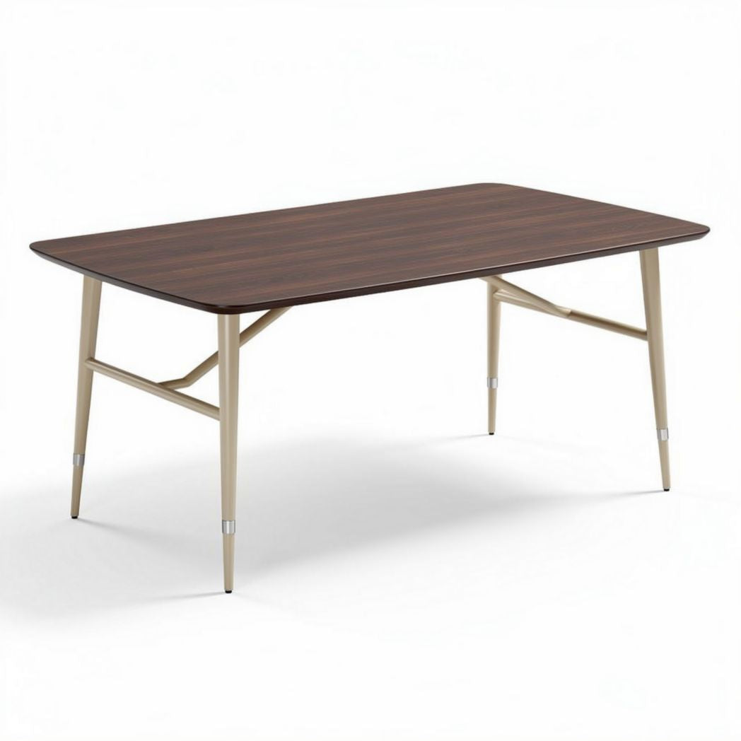Eettafel van hout met een afmeting van 150 x 75 x 75 cm en lichtgekleurde poten