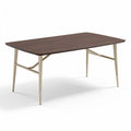 Eettafel van hout met een afmeting van 150 x 75 x 75 cm en lichtgekleurde poten